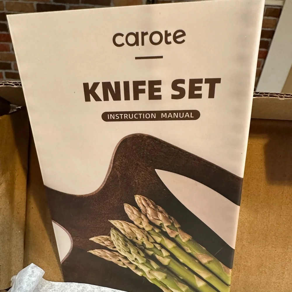 NIB Carote 12 piece knife set- patterned
